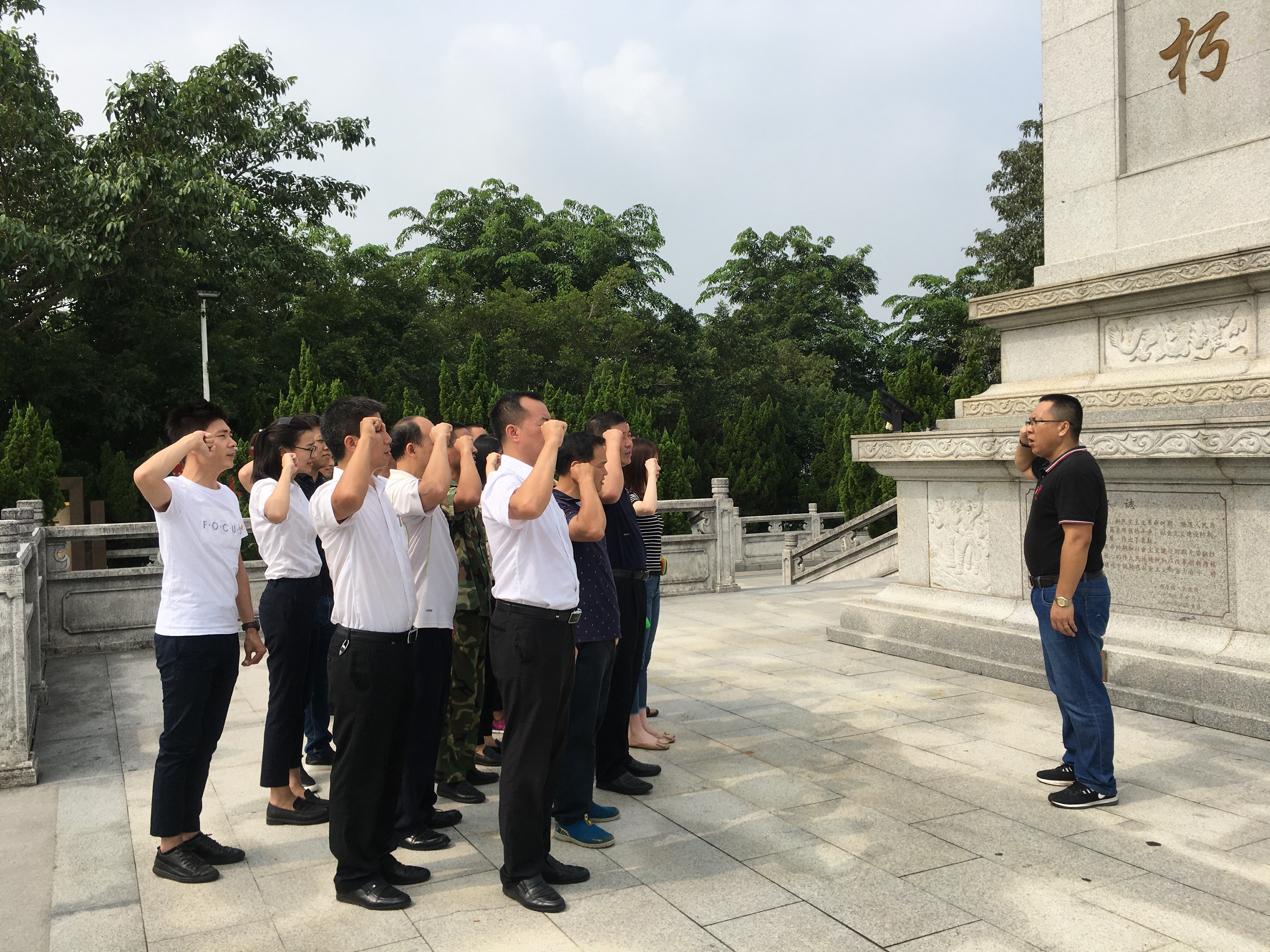 重溫了入黨誓詞，堅(jiān)定了入黨初心。.jpg